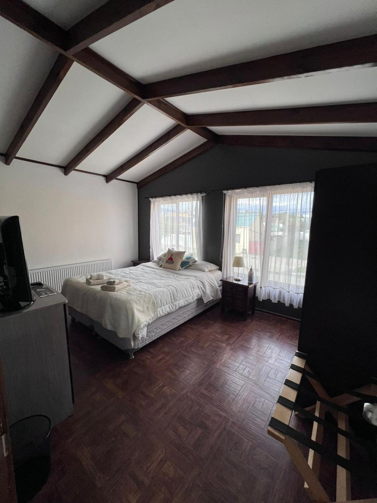 Sheuen Patagonia Hostel Puerto Natales Kültér fotó